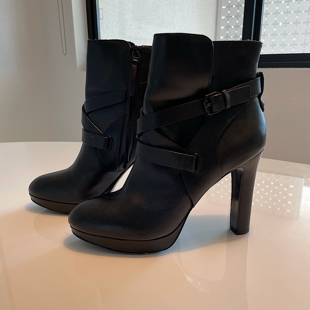 Vero Cuoio Black leather heeled boots